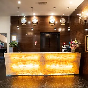 Otel Assenzio, Prag