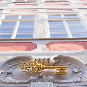 Hotel Golden Key Castle