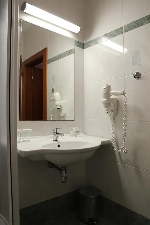 פראג Hotel Popelka