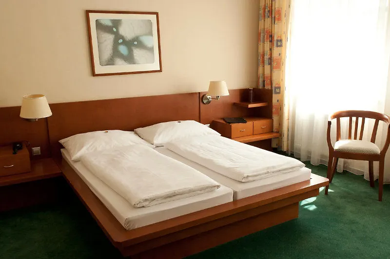 פראג Hotel Popelka