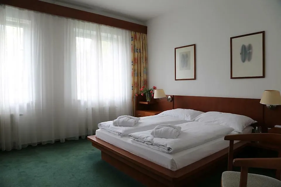 פראג Hotel Popelka