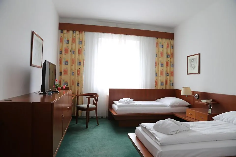פראג Hotel Popelka
