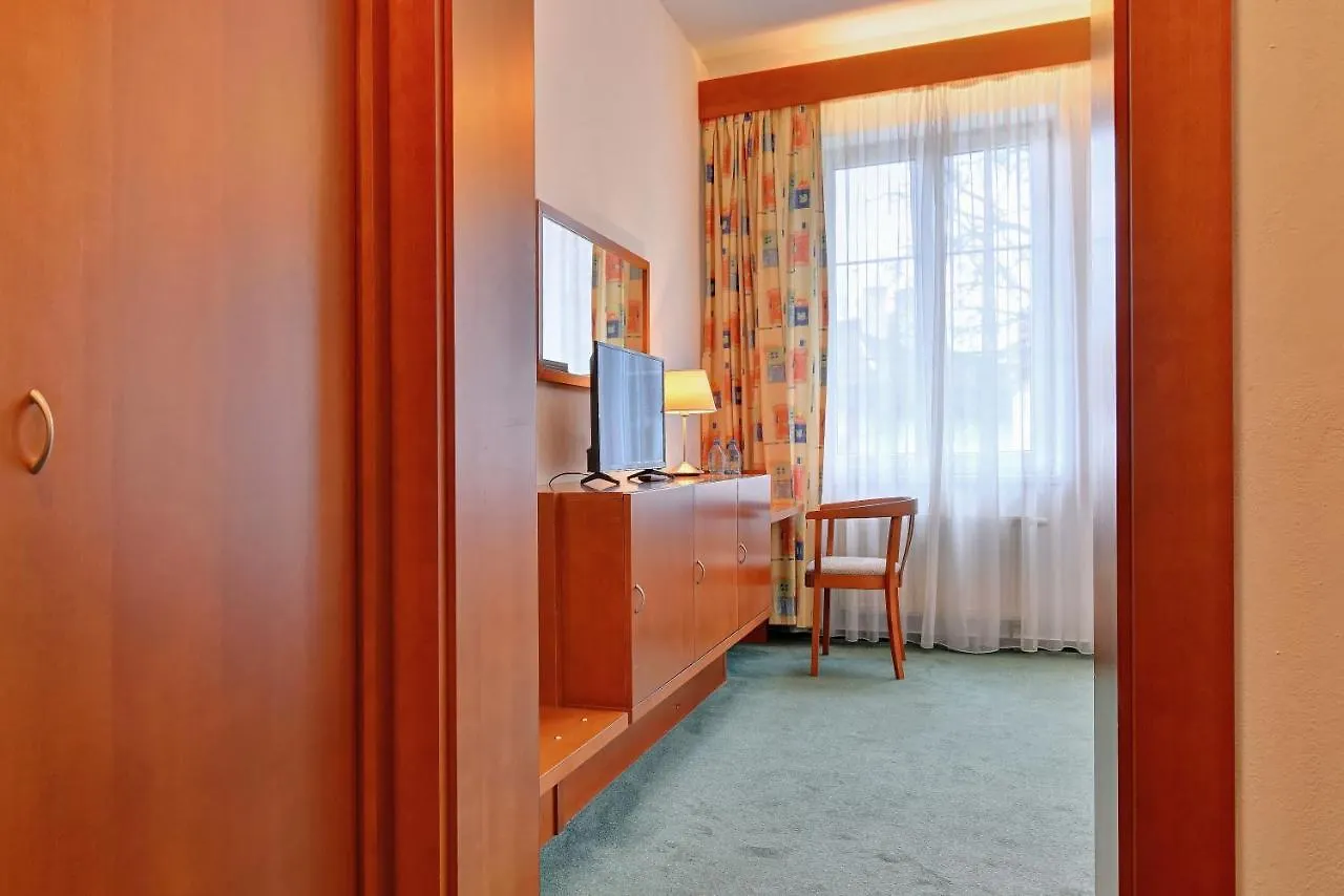 פראג Hotel Popelka