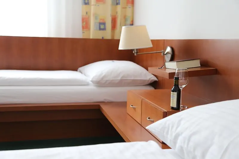 פראג Hotel Popelka