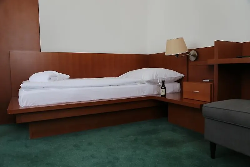 פראג Hotel Popelka